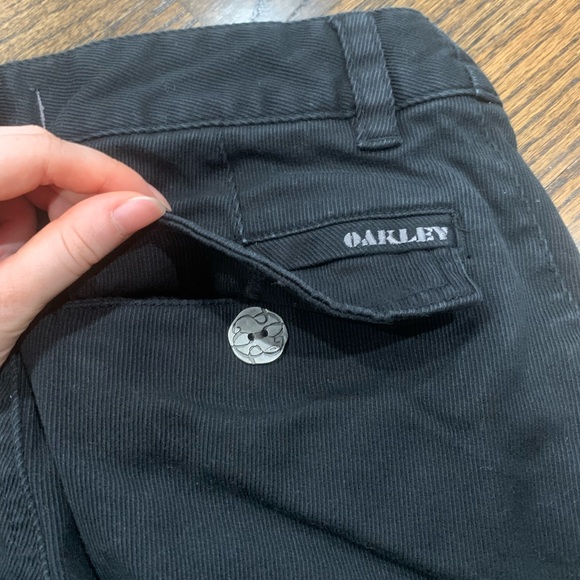 Like new Oakley Women’s Black Shorts Size 0 - Picture 6 of 7